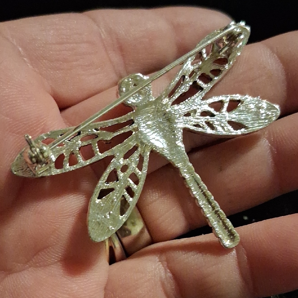 Elegant Silver Dragonfly Brooch - Picture 5 of 7